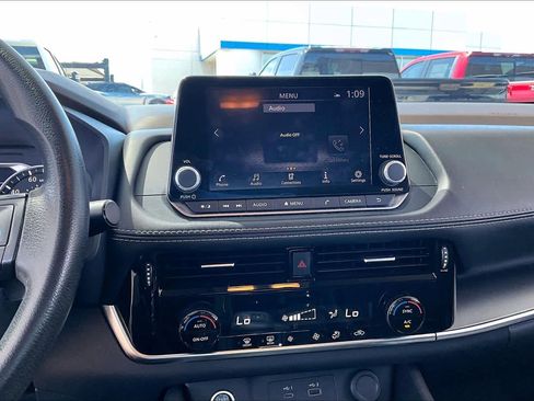 Used 2023 Nissan Rogue SV image 30