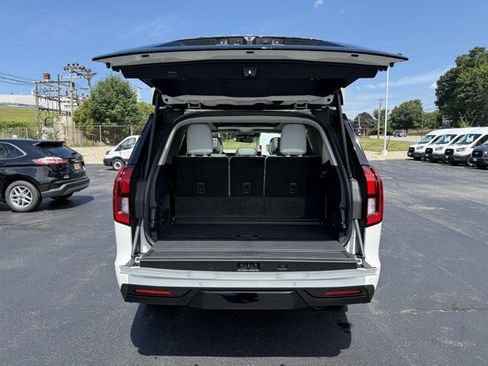 New 2027 Ford Expedition Platinum w/ Platinum Ultimate Package AWD/4WD image 8
