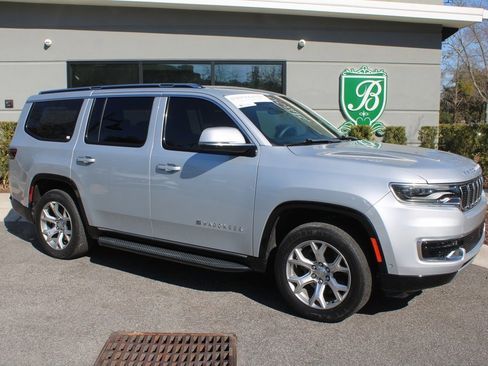 Used 2022 Jeep Wagoneer Series II image 2