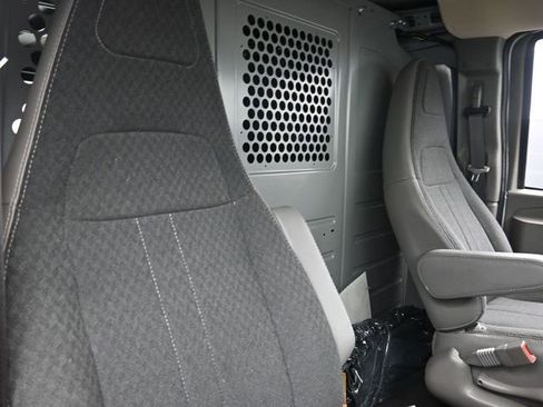 Used 2024 Chevrolet Express 3500 image 24
