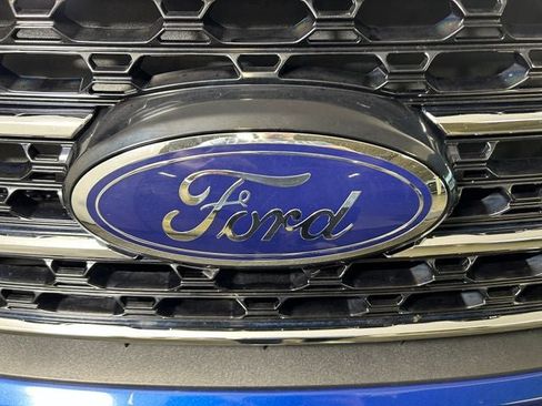 Used 2020 Ford Explorer XLT w/ Equipment Group 202A AWD/4WD image 9