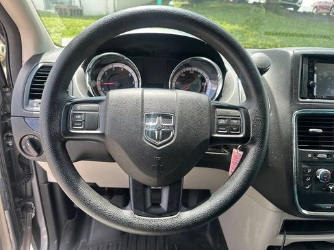 Used 2020 Dodge Grand Caravan SE FWD image 14
