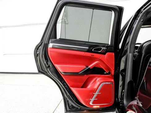 Used 2016 Porsche Cayenne Turbo S image 47