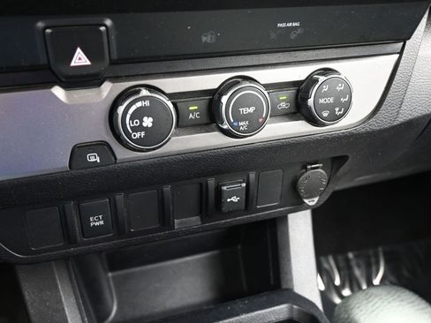 Used 2022 Toyota Tacoma 2WD Double Cab image 22