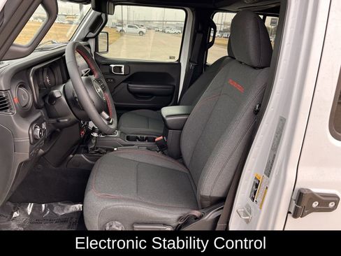 Used 2024 Jeep Wrangler Unlimited Rubicon w/ Technology Group image 27