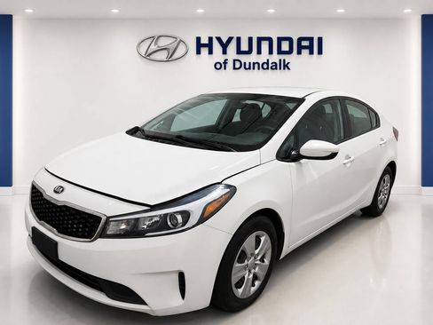 Used 2017 Kia Forte LX FWD image 2