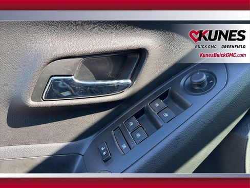 Used 2018 Chevrolet Trax LT w/ LT Convenience Package AWD/4WD image 18
