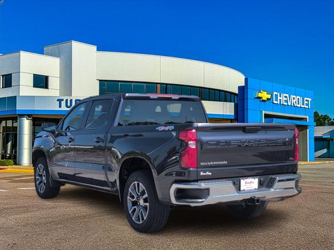 Used 2024 Chevrolet Silverado 1500 LT AWD/4WD image 3