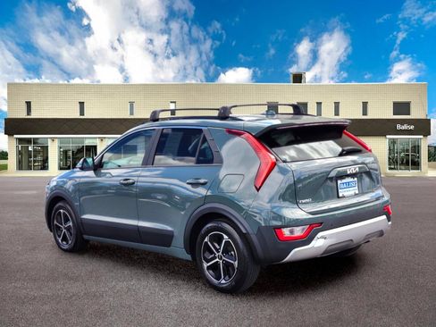 Used 2023 Kia Niro EX w/ EX Cold Weather Package FWD image 4