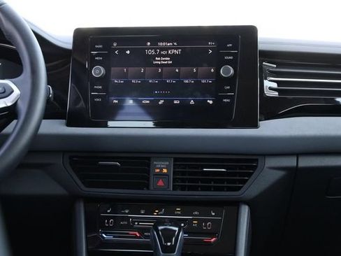 Used 2025 Volkswagen Jetta SE w/ Sunroof Package FWD image 25