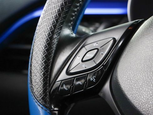 Used 2021 Toyota C-HR XLE image 13