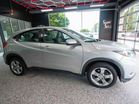 Used 2016 Honda HR-V LX image 5