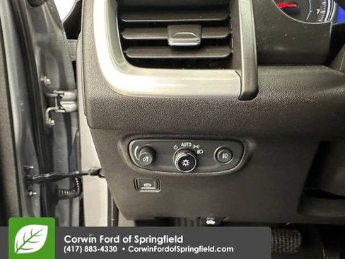 Used 2023 GMC Terrain SLT image 32