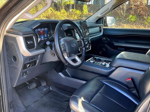 Used 2023 Ford Expedition Max XLT image 15