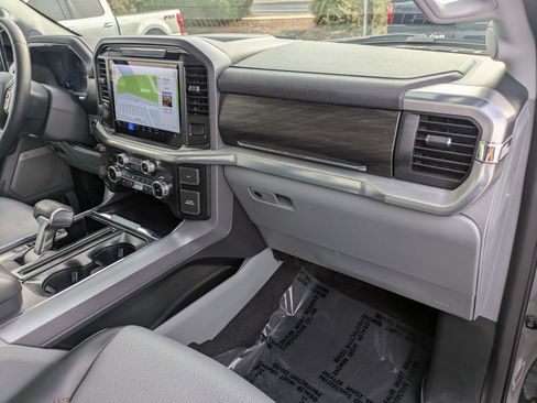 Used 2025 Ford F150 Lariat w/ Equipment Group 501A Mid image 31