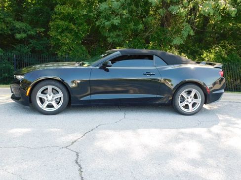 Used 2022 Chevrolet Camaro LT RWD image 2
