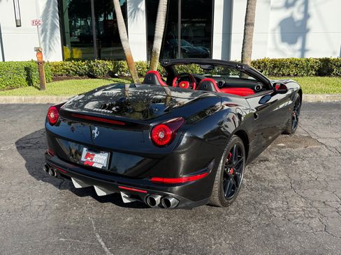 Used 2016 Ferrari California T RWD image 13