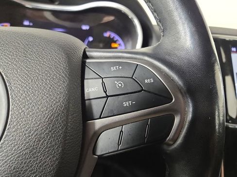 Used 2021 Jeep Grand Cherokee Limited AWD/4WD image 23