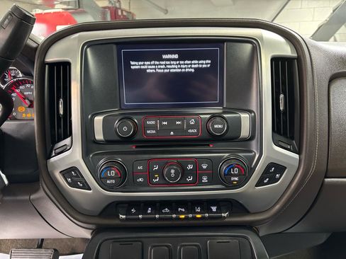 Used 2016 GMC Sierra 2500 SLT w/ Duramax Plus Package AWD/4WD image 27
