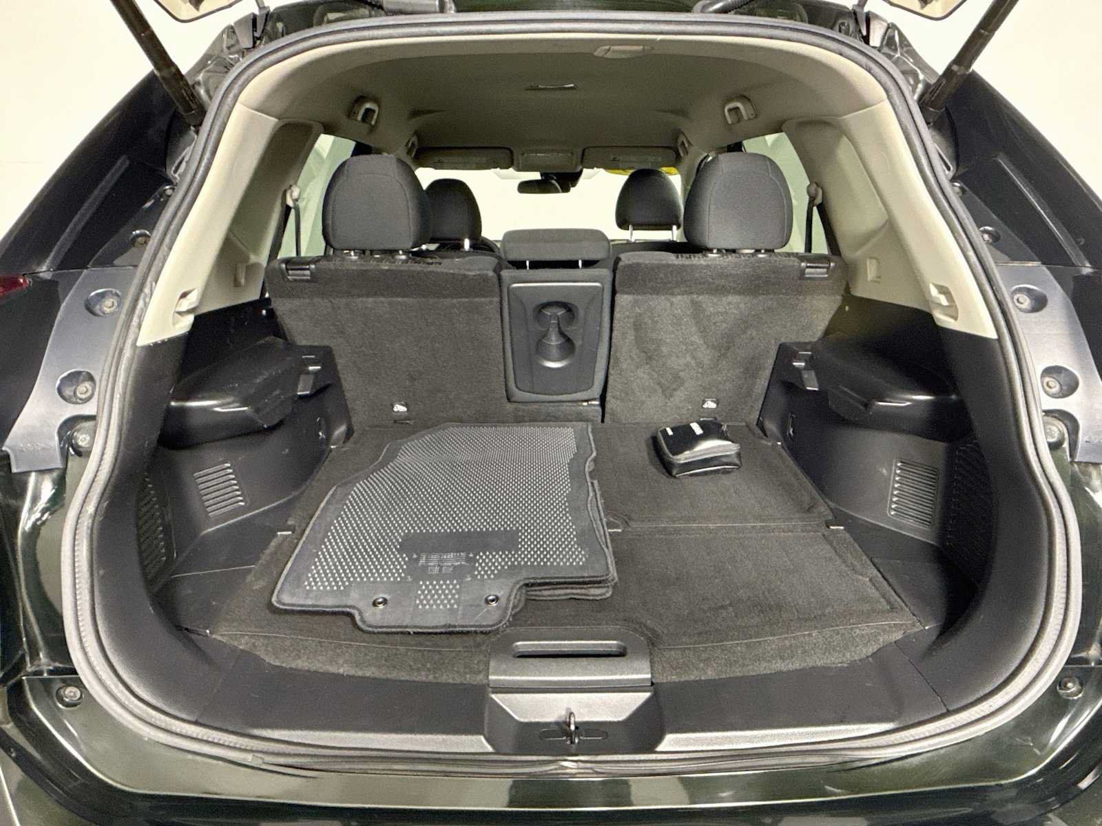 Used 2019 Nissan Rogue SV AWD/4WD image 23
