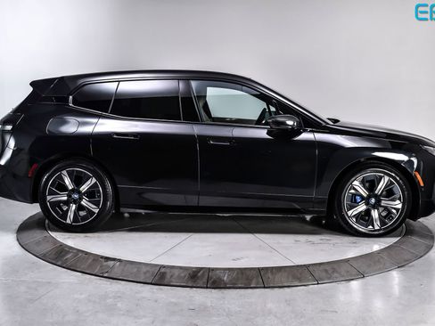 Used 2023 BMW iX xDrive50 w/ Sport Package AWD/4WD image 7