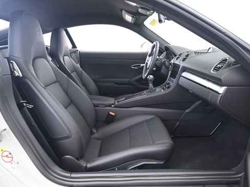Certified 2025 Porsche 718 Cayman RWD image 20