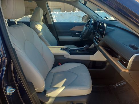 Used 2024 Toyota Grand Highlander Limited image 18