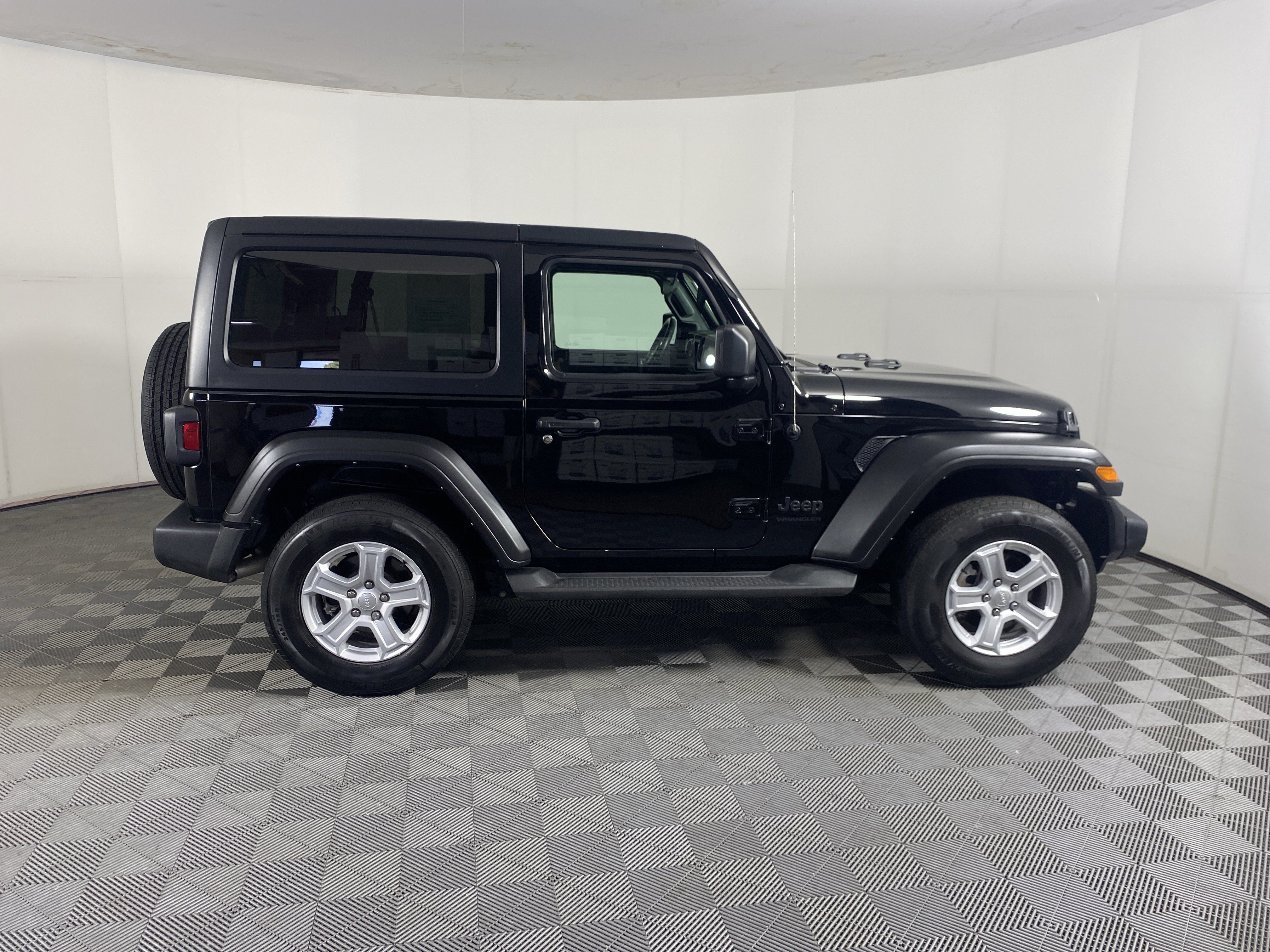 Used 2022 Jeep Wrangler Sport AWD/4WD image 5