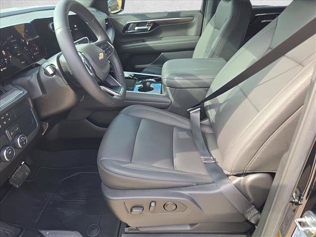 Used 2026 Chevrolet Suburban LT w/ Comfort Package RWD image 15
