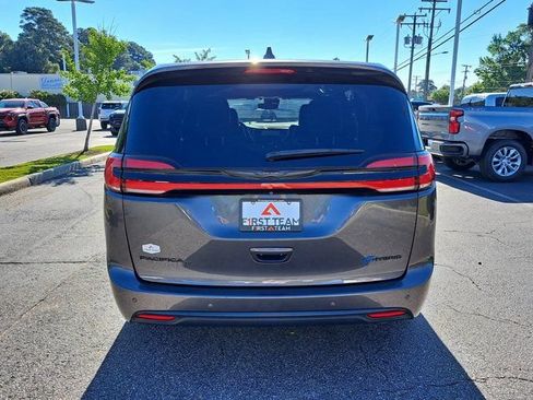 Used 2022 Chrysler Pacifica Limited w/ S Appearance Package FWD image 10