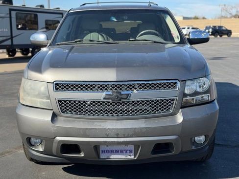 Used 2008 Chevrolet Suburban LTZ w/ LTZ Preferred Equipment Group image 2