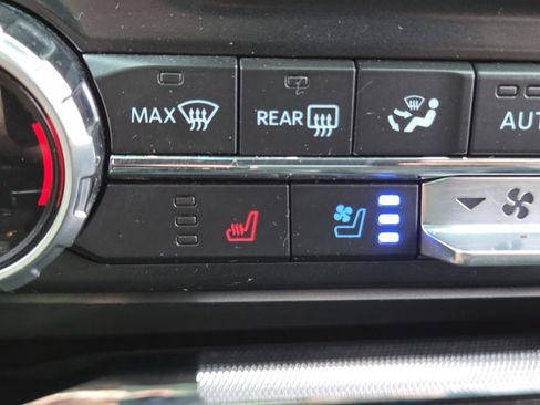 Used 2022 Ford F150 Lariat w/ FX4 Off-Road Package AWD/4WD image 5
