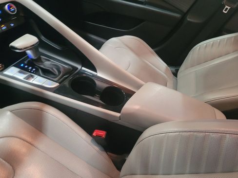 Used 2021 Hyundai Elantra Limited image 26