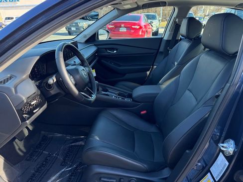 Used 2025 Honda Accord EX-L image 10