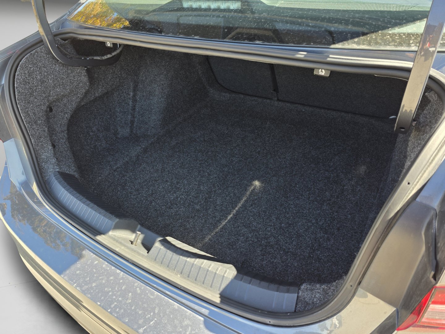 Used 2025 Volkswagen Jetta SE FWD image 29