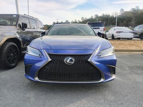 Used 2023 Lexus ES 300h F Sport image 2