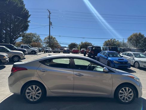 Used 2013 Hyundai Elantra GLS image 6