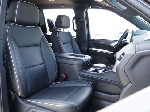 Used 2023 GMC Yukon XL SLT w/ SLT Luxury Package AWD/4WD image 17