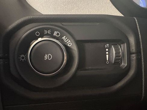 Used 2025 Jeep Wrangler Unlimited Sahara AWD/4WD image 25