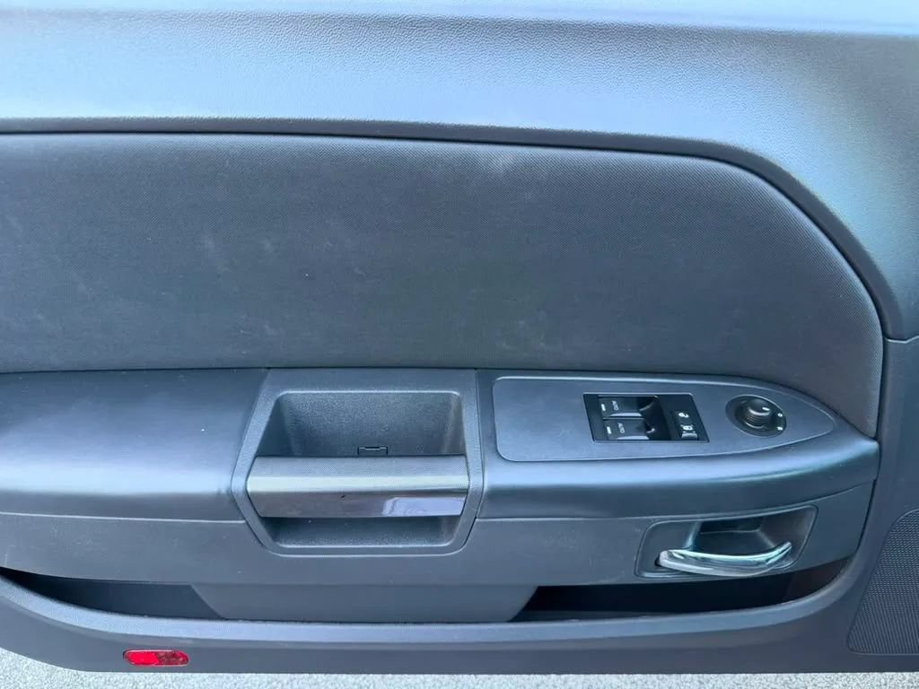 Used 2014 Dodge Challenger SXT RWD image 14