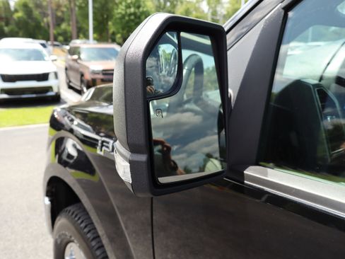 Used 2018 Ford F150 XLT w/ Equipment Group 302A Luxury AWD/4WD image 19