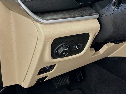 Used 2022 Jeep Grand Cherokee L Limited image 17