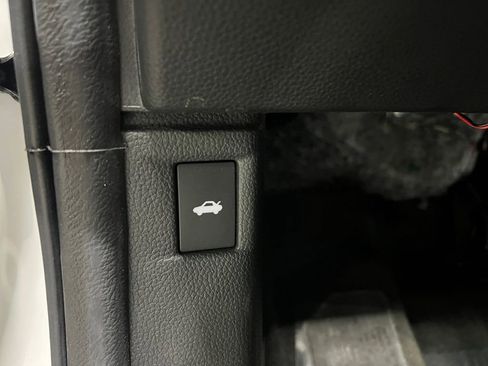 Used 2025 Honda Accord SE image 10