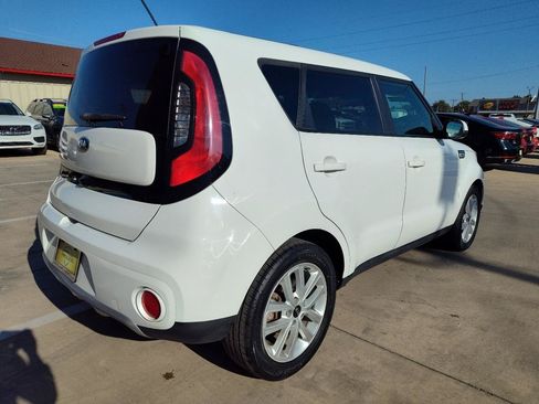 Used 2018 Kia Soul + FWD image 4