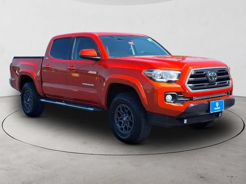 Used 2018 Toyota Tacoma SR5 AWD/4WD image 3