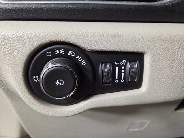 Used 2018 Chrysler Pacifica Touring-L Plus FWD image 27