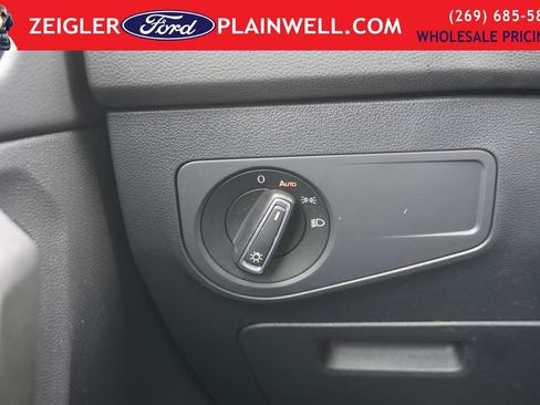 Used 2024 Volkswagen Tiguan SE image 26