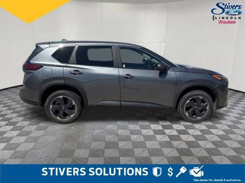 Used 2024 Nissan Rogue SV image 3