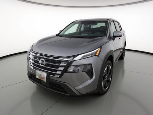 Used 2025 Nissan Rogue SV FWD image 3