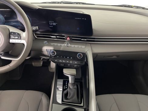 Used 2023 Hyundai Elantra SEL w/ Convenience Package image 17